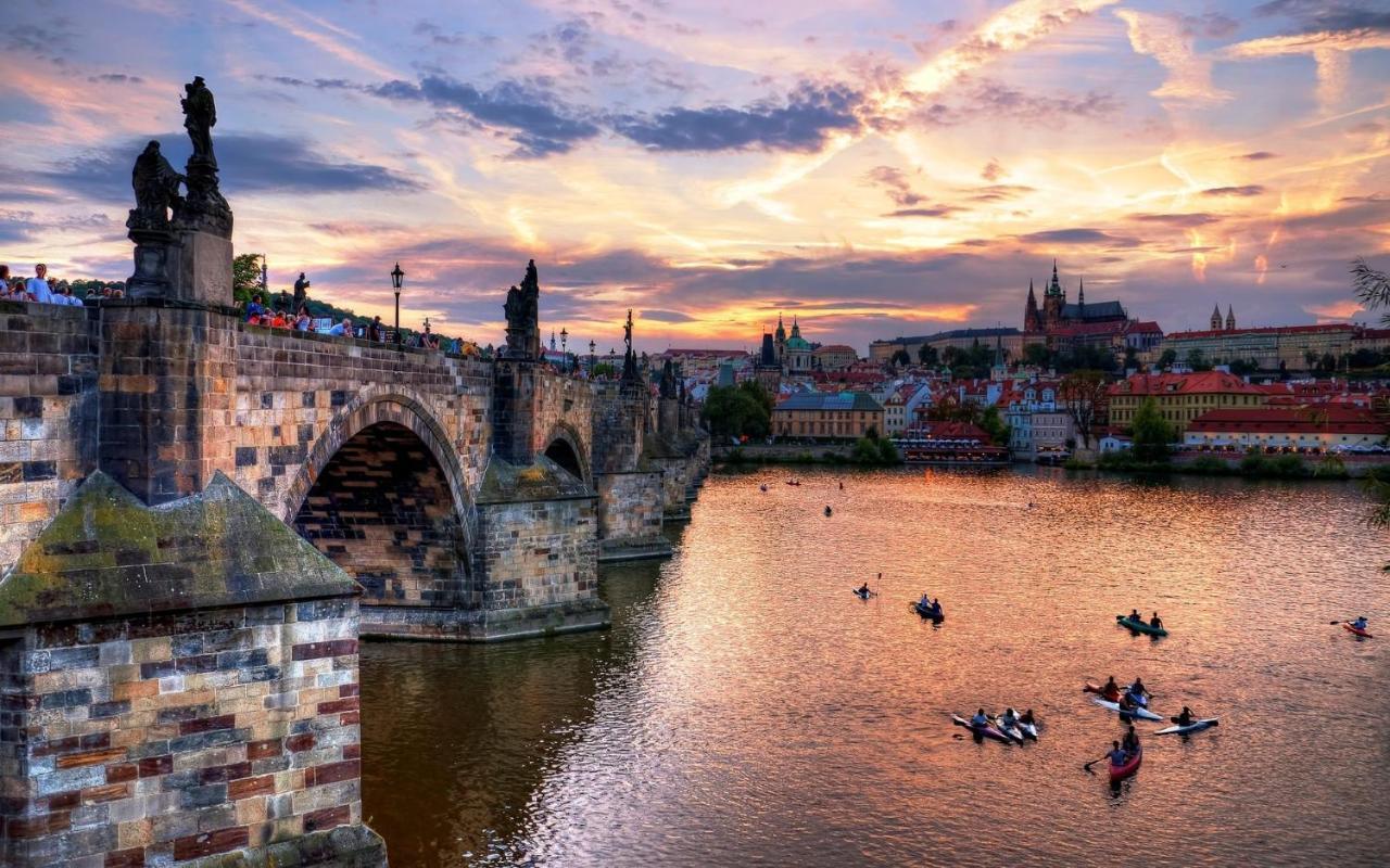 Black Gold Kingdom Prag Exteriör bild